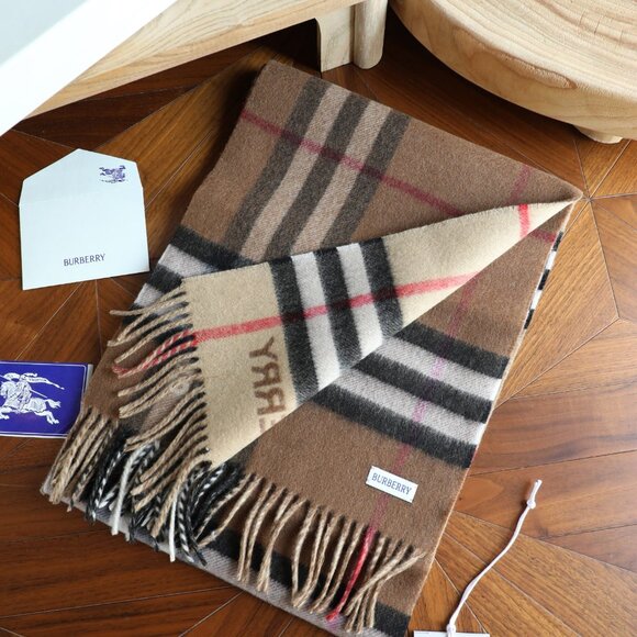 Burberry scarf - Picture 1 of 9